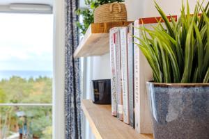 Apartament przy plaży z balkonem i widokiem na morze