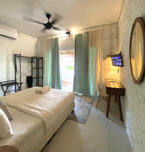 TRV Cozy Couple Retreat Open Dip Pool 5 Min Walk to Beach