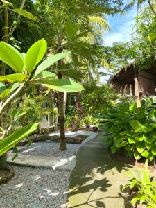 TRV Cozy Couple Retreat Open Dip Pool 5 Min Walk to Beach