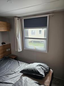 Mobil home 6 8 personnes vue lac camping le pipiou 4 étoiles