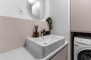 Slnečnice 2-Bedroom Apartment on Floor 6 with Balcony and Parking by SkyViews
