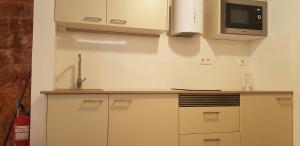 S4.Mercat Sant Antoni - Central Location. Metro L2