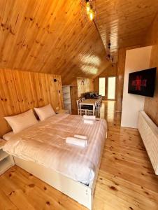 Loretas Canyon Farmhouse