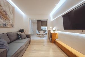 Acropolis Above the Rooftops The Panorama Suite