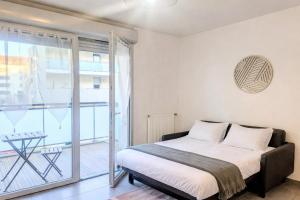 Simple apart with parking and terrace