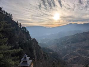 Firdaus at Theog - Luxurious 4 Bedroom Mountain View Villa