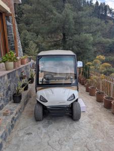 Firdaus at Theog - Luxurious 4 Bedroom Mountain View Villa