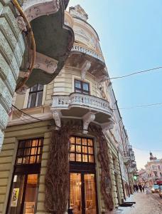 Апартаменти з балконом