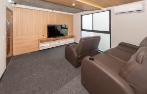 Elegant City Oasis Designer 1BR Apartment