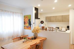 Newly built in 2026 Entire building-single unit with 3 bedrooms-can accommodate 7 people Free parking Direct access to USJ Namba Kyocera Dome