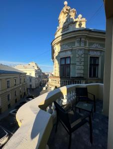 Апартаменти з балконом