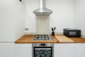 Stylish Stratford Flat for up to 4 Guests