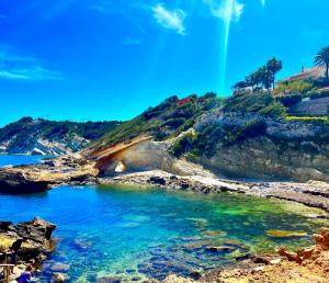 Cala Blanca, mer à 200 mètres, piscine