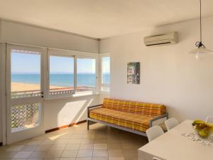 Seafront apartment on the promenade