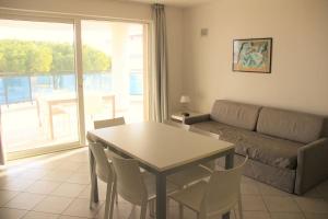 Modern flat 80 mt from the beach
