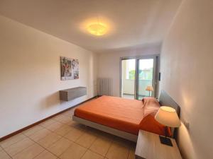 Elegant flat steps from beach