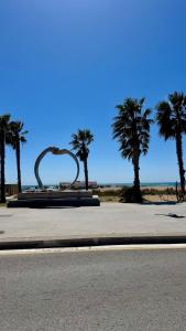 Cozy three-bedroom apartment by the beach