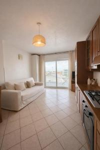 SEA PALACE - Ampio Appartamento - Spiaggia Privata - Condominio Fronte Mare