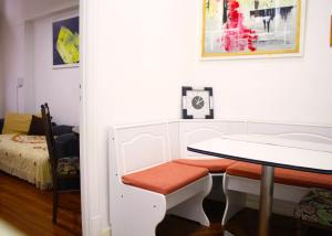 Clásico departamento porteño a una cuadra del Obelisco