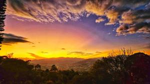 Stylish Couples Escape, Jacuzzi and Panoramic Views