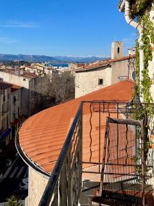 Antibes Old Town Rooftop Sea-View 1BR Apt with Terrace