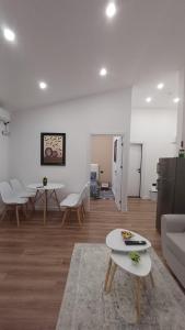 Near Airport Cozy Stay