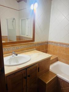 Playa Zahora a 7 minutos andando - Chalet Piscina