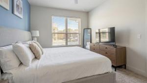 Landing Stunning 1BD in Medical Center