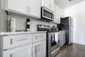 Landing Modern 1BD Clubhouse Pool