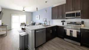 Landing Stylish 1BD Gym Pool