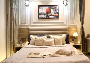 1RK Avyra Stays supernova in Noida
