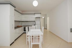 Cozy 1 bedroom apartment 2 steps from the promenade