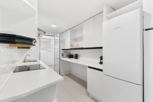 MARBELLA HOME RENTALS - Marina Banus, Puerto Banús, 2BR Comfortable, Pool & Parking