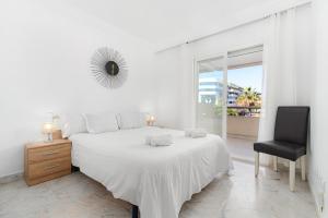 MARBELLA HOME RENTALS - Marina Banus, Puerto Banús, 2BR Comfortable, Pool & Parking