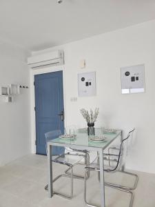 Newly Renovated Venus beach 500 m Gated REGINAgardens1, license oo11363
