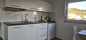 Lucia Sea View Apartment - Banjol Rab