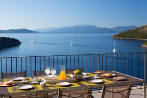 Villa Rosa -Stylish Villa with Private Sea Access