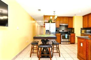 Lantana Retreat - Lovely 2BR w Pool, No Stairs