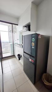 A3508 Monthly Condo Skytrain Minutes away Full Kitchen and Bath!