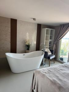 River Pearl Bungalows