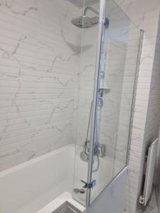 Newly Refurbished 3 Bedroom House, Sleeps 6