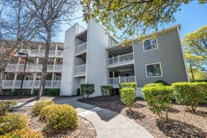 Beautifully Decorated Unit at Ocean Creek with Pools