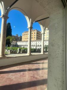 MICHELANGELO SUITE TERMINI STATION camere con vista sulle Terme di Diocleziano e sul Chiostro di Michelangelo