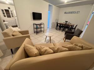 Quartos com AR no centro - Garagem - check in 24h