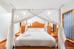 THE ULTIMATE GRAND PRIVATE ESTATE FOR RENT A Rare Sanctuary of Prestige & Privacy