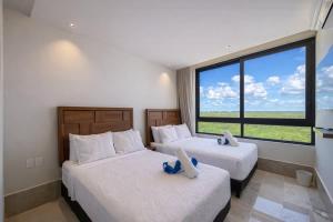 Distrito Puerto by Andiani Travel