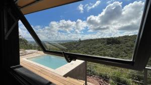 Sukha II Refugio moderno con piscina y vista única