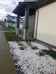 BRAND NEW LUXURY 4 Beds 4 baths Home Langley Perfect for Families and Groups