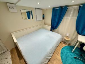 Studio cosy indépendant avec kitchenette et jardinet, proche Paris