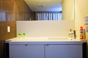 Stylish 2 Bedroom Suite in the Heart of Downtown
